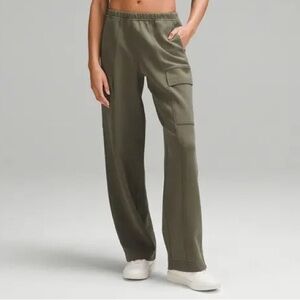 New NWT Lululemon Cotton-Blend Double-Knit Mid-Rise Cargo Pant - Army Green